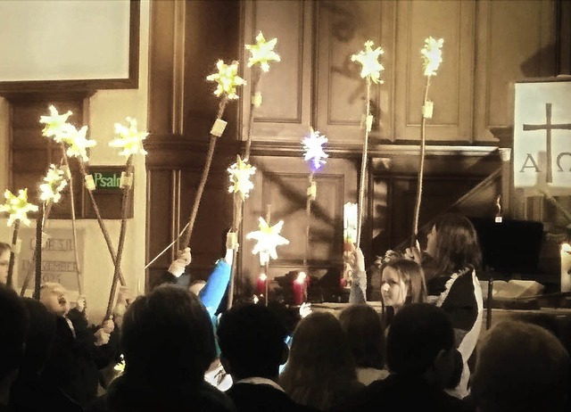 Das weihnachtliche Himmelszelt wurde m...der evangelischen Bergkirche Schnau.   | Foto: Ronald Kaminsky