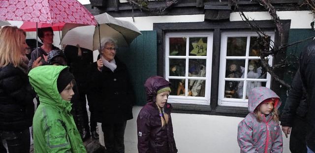 Zum Abschluss des lebendigen Adventska...Schmuddelwetters zahlreiche Besucher.   | Foto: Hans-Jrgen Hege