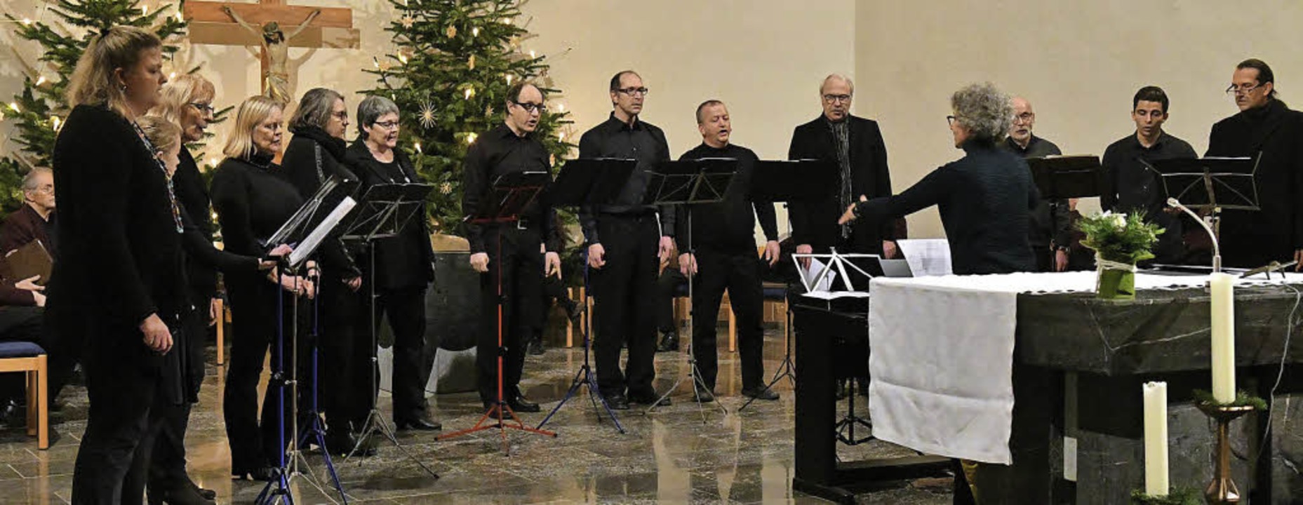 Der Primavista-Chor unter Ruth Binder ...nnlichen Weisen in St. Peter und Paul   | Foto: Wolfgang Künstle