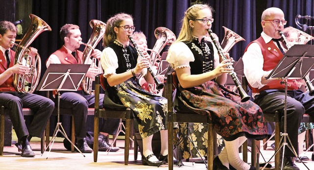 Der Musikverein Titisee-Jostal spielte...ten Weihnachtsfeiertag im Kursaal auf.  | Foto: Eva Korinth