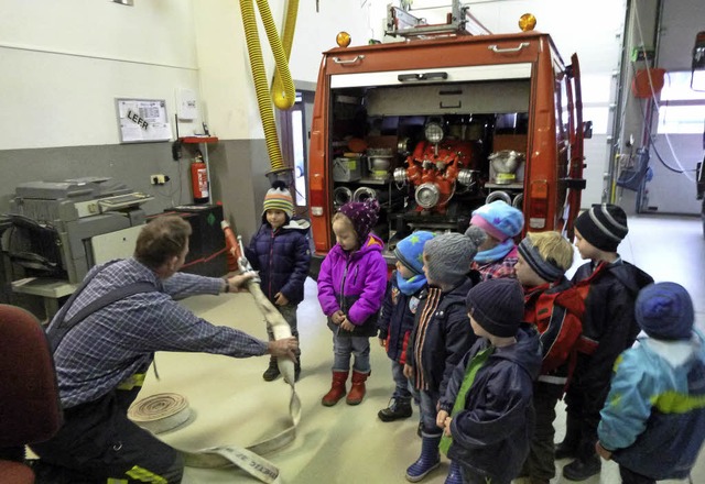 Beim Thema &#8222;Helden und Idole&#82...Freiwillige Feuerwehr im Ort besucht.   | Foto: Privat