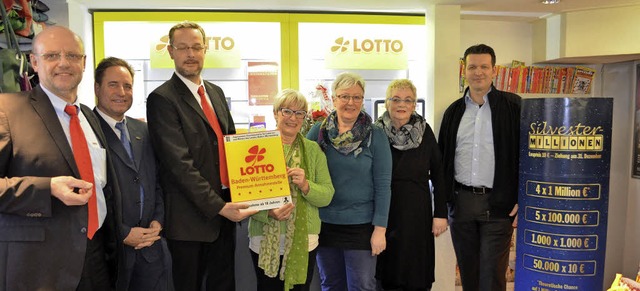 Lotto-Vertriebschef mit Bezirksdirekti...a Rutkewitz und Bjrn Thiele (v.li.).   | Foto: N. Bayer