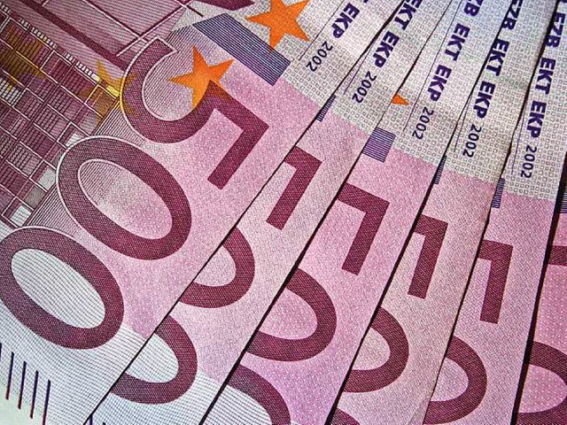 Einen Batzen  500-Euro-Scheine trug de...11; in seinem Sweatshirt (Symbolbild).  | Foto: vito elefante /fotolia.com