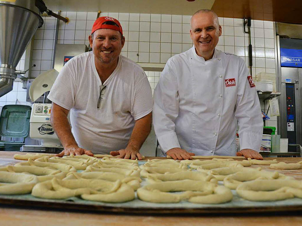 Der 56-jhrige Mike Palmer will in Amerika deutsches Brot verkaufen  und macht dafr ein Praktikum  beim  Bcker   Dick in Denzlingen.