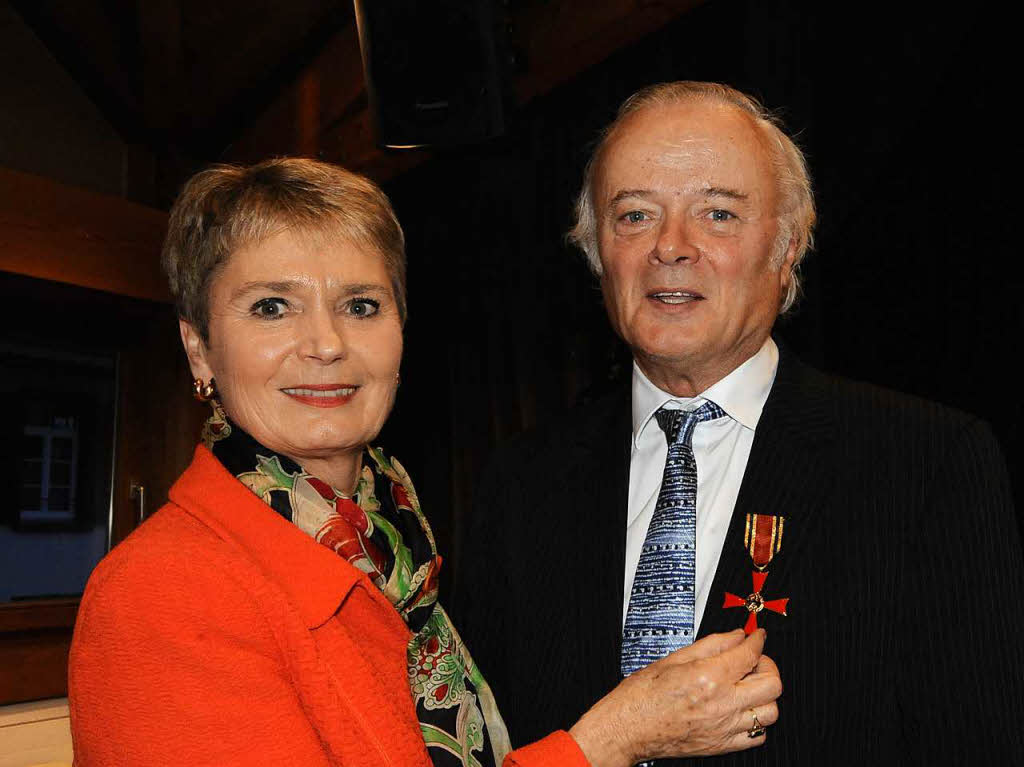 Das vielfltige Engagement von Bruno Zimmermann wrdigte die  Staatssekretrin Friedlinde Gurr-Hirsch mit der Verleihung des Bundesverdienstkreuzes am Bande.