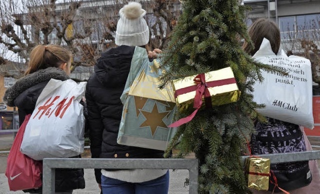 Weihnachten ist auch die Zeit des Gesc...elebung der Innenstadt festzustellen.   | Foto: Peter Gerigk