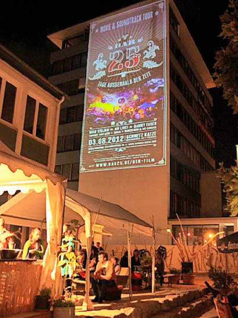 Im August 2012 wurde der Film der Berliner „Bar 25“ bei der Invasion gezeigt.