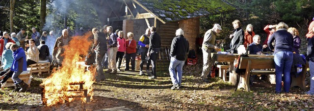 Beim Lagerfeuer das alte Jahr beenden ...wieder zur Julius-Kaufmann-Htte ein.   | Foto: Privat