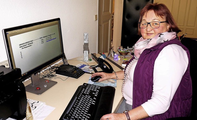 Ingrid Kaiser an ihrem Schreibtisch im...lsst, um in den Ruhestand zu gehen.    | Foto: Ursula Freudig