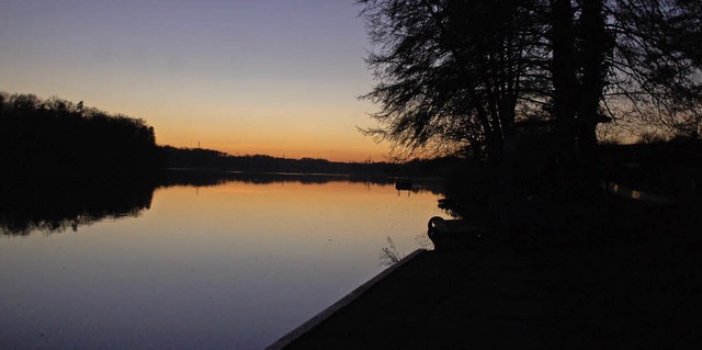 So ruhig diese Abendstimmung auch ist,...ma Rheinschwimmbad schlug hohe Wellen.  | Foto: Hildegard Siebold