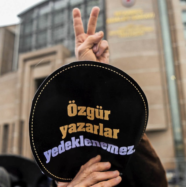 Proteste vor dem Gerichtsgebude  in Istanbul  | Foto: AFP