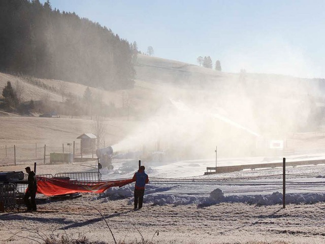 Beschneiung in Waldau am Schneeberg. S...llen hier  Lifte fr Skifahrer laufen.  | Foto: Gert Brichta