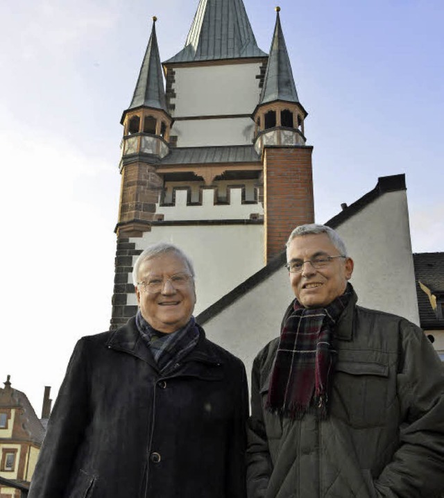 Die Stadtdekane vor einem der Freiburg...vangelisch, rechts) und das Martinstor  | Foto: Fotos: Michael Bamberger