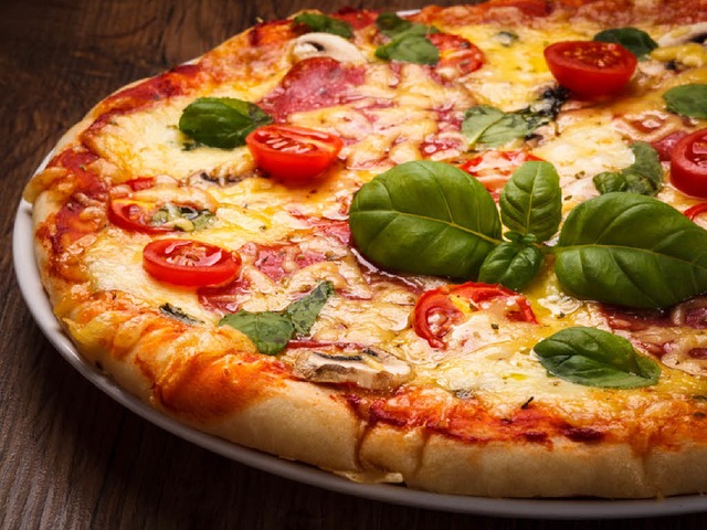 Die verkohlten Reste der Pizza mussten entsorgt werden. (Symbolbild)  | Foto: Jacek Chabraszewski - Fotolia