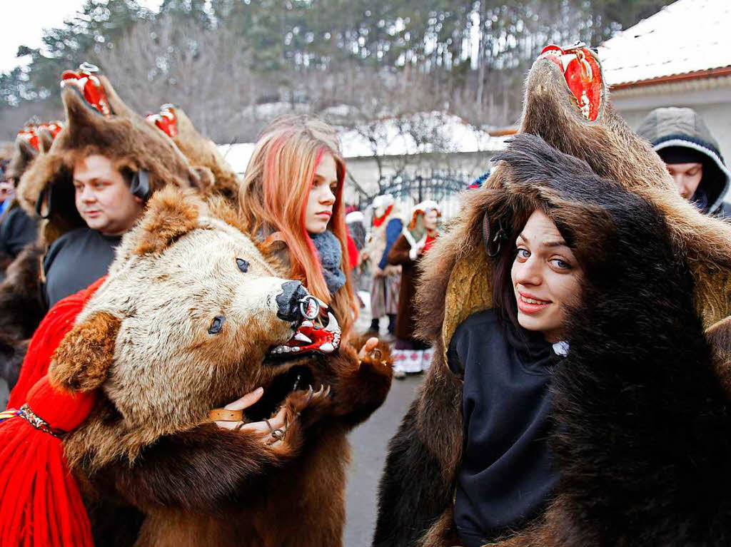 In Comanesti, 300 Kilometer nordstlich von Bukarest, ist die Parade am Ende des Jahres Tradition.