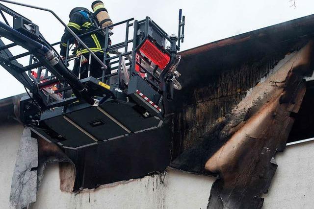 Wohnungsbrand in Offenburger Straße – Eine leicht verletzte Frau