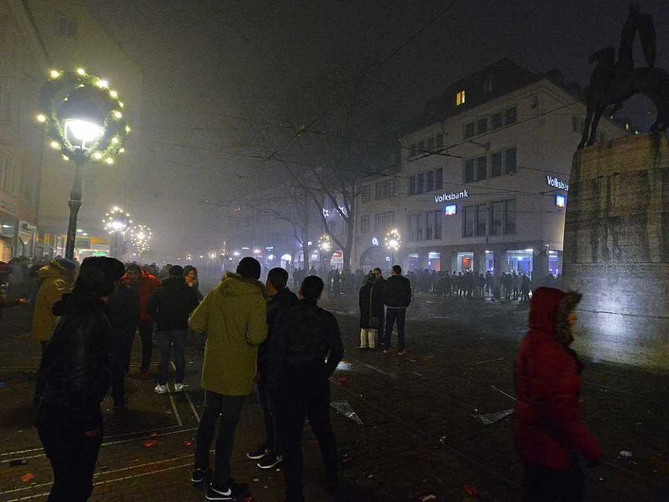 Der Bertoldsbrunnen war ein Anlaufpunk... die in der Innenstadt feiern wollten.  | Foto: Michael Bamberger