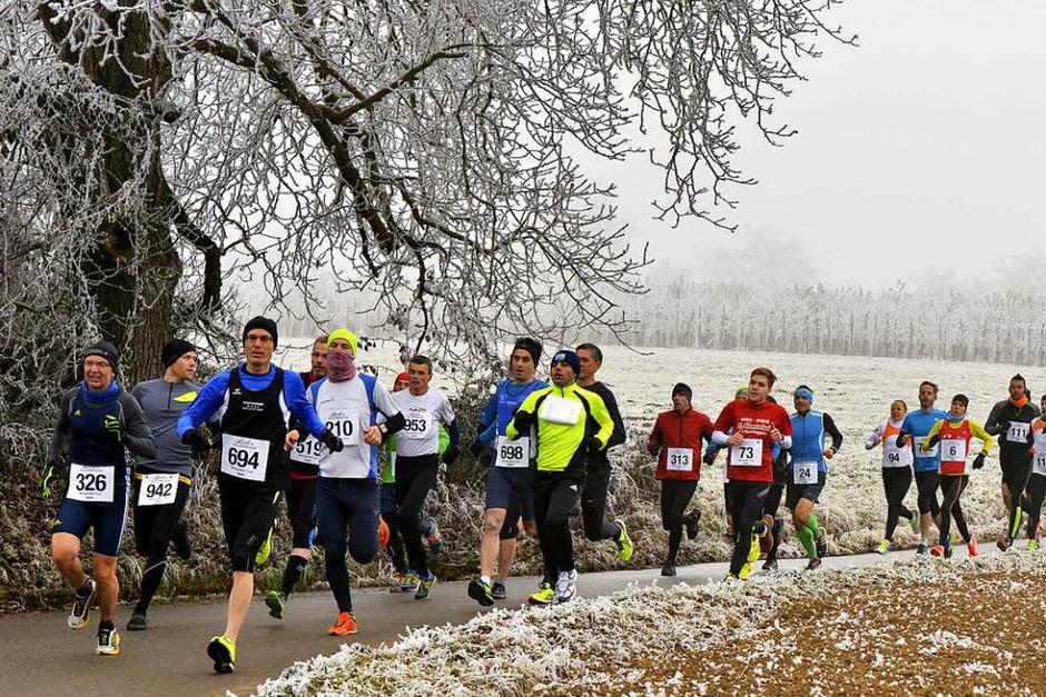 Raureif und Nebel. Fast mystisch war die Stimmung beim 32. Silvesterlauf im Müllheimer Ortsteil Britzingen. (Foto: Daniel Thoma) Raureif und Nebel. Fast mystisch war die Stimmung beim 32. Silvesterlauf im Müllheimer Ortsteil Britzingen. (Foto: Daniel Thoma)