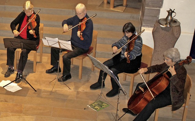 Diesmal spielten acht Musiker in der I... Gulaschsuppe und ein Viertele gab es.  | Foto: Rolf Reimann