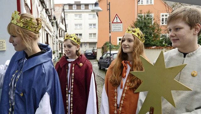 Die Sternsinger werden in dieser Woche...gen und den Ortsteilen unterwegs sein.  | Foto: Caroline Seidel/dpa