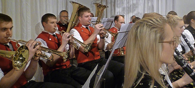 Ausklang mit Mrschen und Filmmusik: D...lle Aitern bei ihrem Jahreskonzert  .   | Foto: Rasenberger