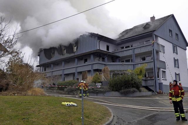 Flammen zerstren Wohnhaus