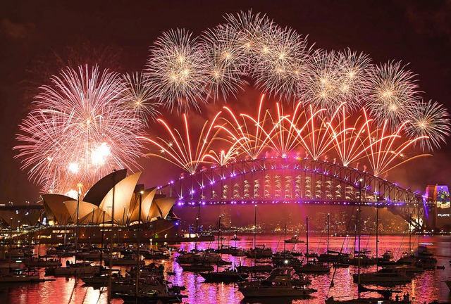 Feuerwerk im Hafen von Sydney   | Foto: dpa