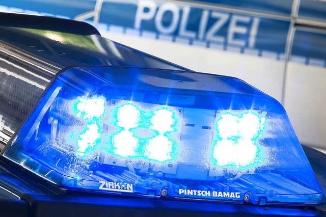 Barfu und in T-Shirt: Polizei rettet verirrten Partygast