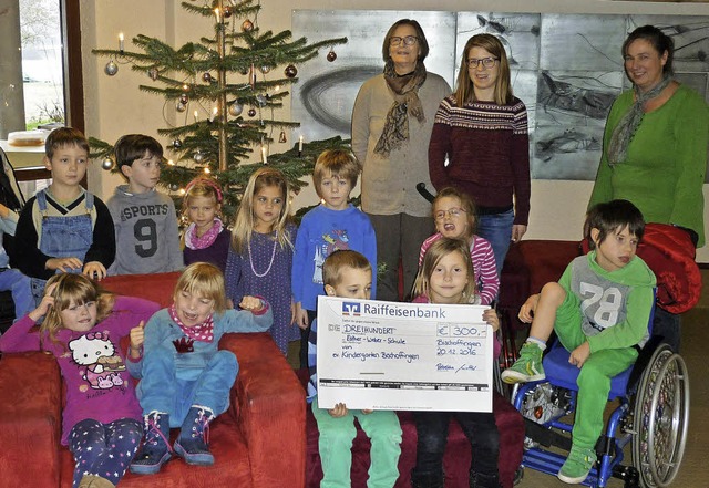 Die Kinder und Erzieherinnen des evang...ber-Schule in Emmendingen eine Spende.  | Foto: Privat