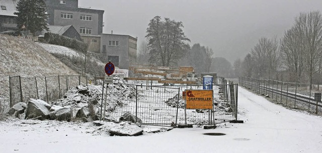 Still ruht der Schnee momentan auch au...ntergrund hinter dem groen Gebude).   | Foto: Bernd Fackler