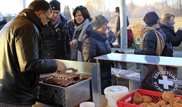 Wrstchen, Bier, Glhwein und Kinderpu... ersten Neujahrsgrillen des DRK March.  | Foto: Mario Schneberg