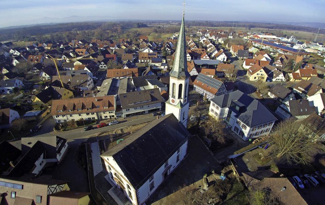 Rund ums Rathaus wird gebaut und der Z...hplatz wird mit einer Rampe versehen.   | Foto: M. Saurer