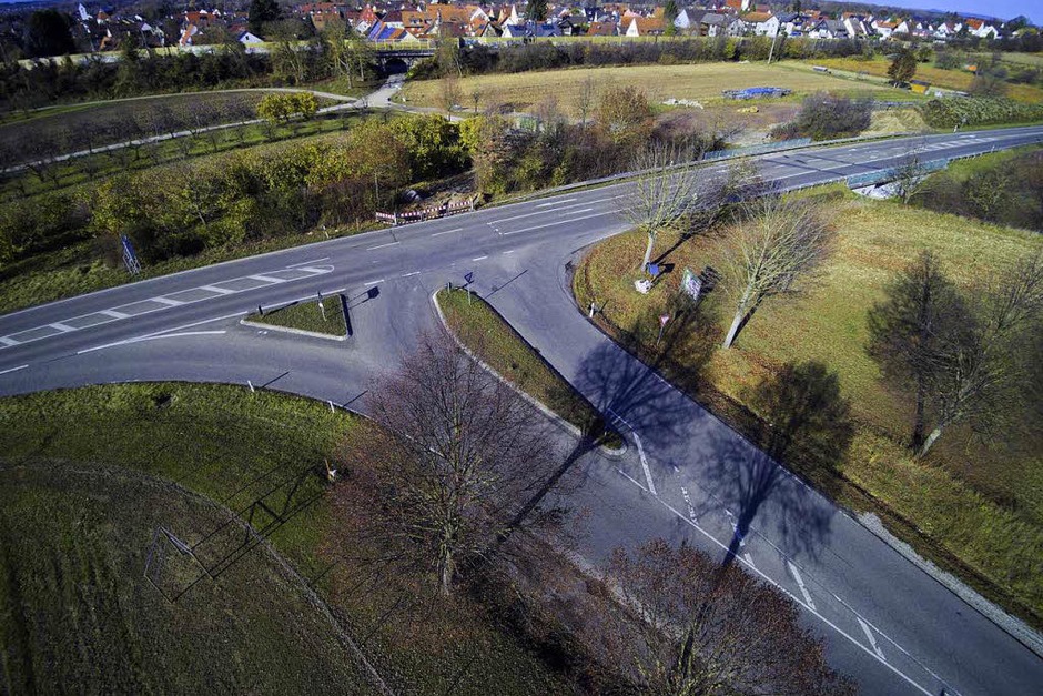 Die Ebringer wünschen sich statt der Kreuzung einen Kreisverkehr. (Foto: Michael Saurer) Die Ebringer wünschen sich statt der Kreuzung einen Kreisverkehr. (Foto: Michael Saurer)