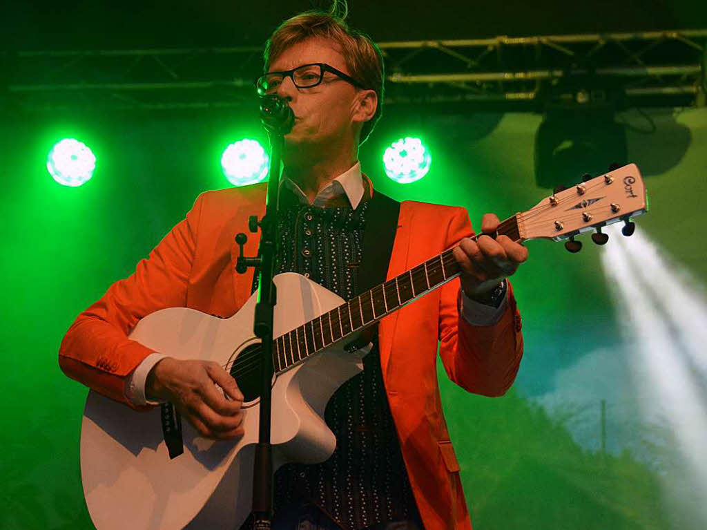 Hansy Vogt mit Gitarre