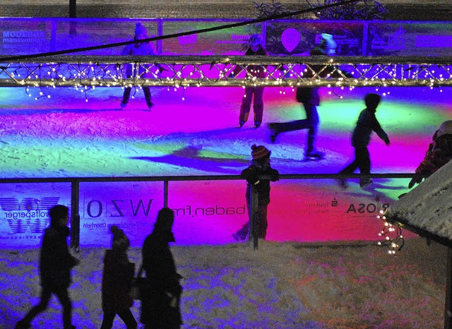 Eislaufvergngen mit Lichteffekten &#8211; noch bis Sonntag.   | Foto: Jahn