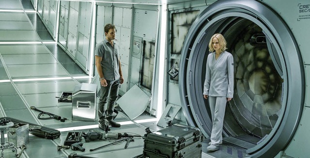 Ziemlich kaputte Heimat: Chris Patt und Jennifer Lawrence  | Foto: Sony Pictures/dpa