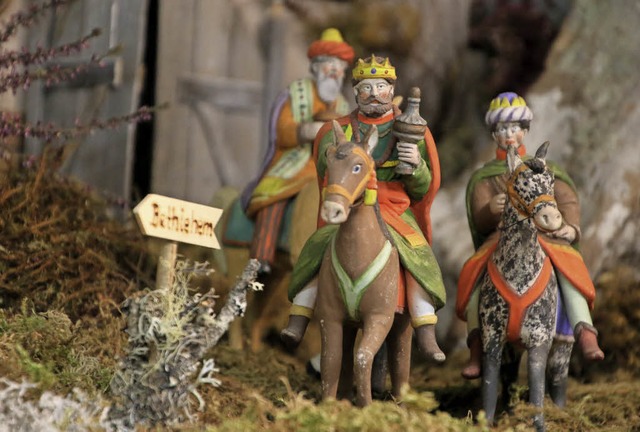 Ist einer schwarz?  Die Heiligen Drei ...ischen Weihnachtskrippe mit Tonfiguren  | Foto: dick