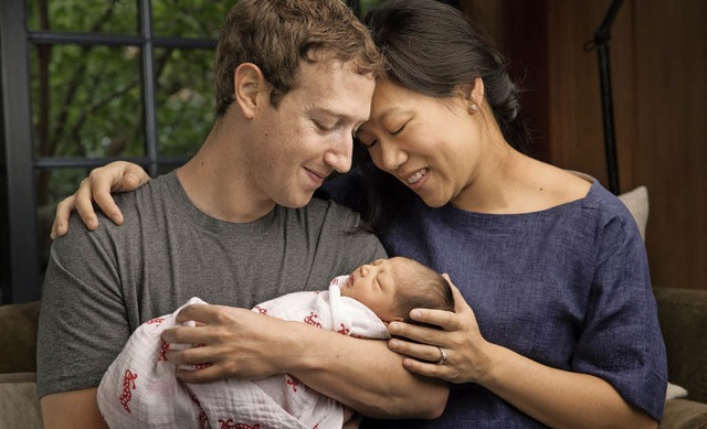 Mark Zuckerberg mit Frau Priscilla und Tochter Max im Dezember 2015  | Foto: dpa