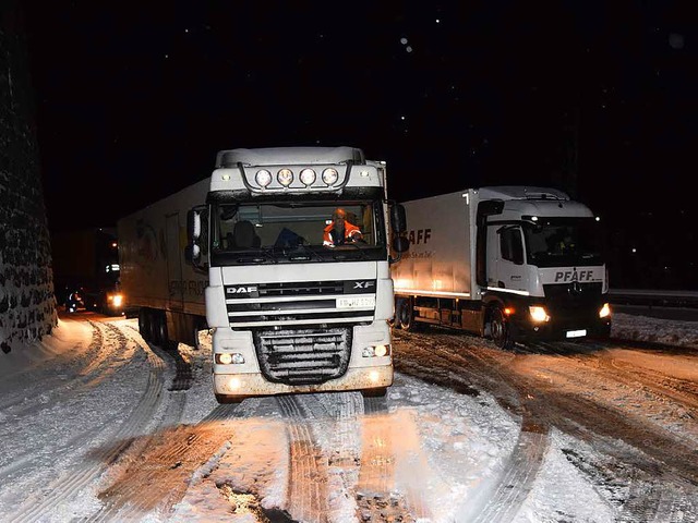 Auf der B 31 im Hllental haben Lkw-Fa...nstunden zu erheblichen Behinderungen.  | Foto: Martin Ganz