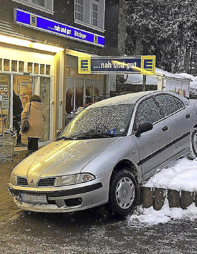 Kurioser Rutsch-Unfall auf dem Parkplatz.   | Foto: M.Ganz