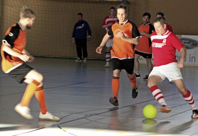 Zum 22. Mal begann das Turnierwochenen...flingen (orange Trikots) durchsetzte.  | Foto: Jrn Kerckhoff