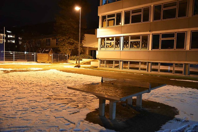 Schulhof der Brenfelsschule bei Nacht.  | Foto: Martin Eckert