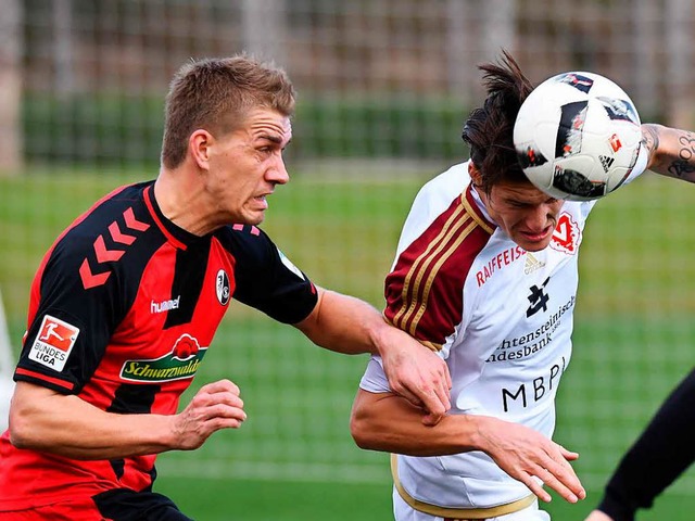 Nils Petersen (links) erzielte das ers... Tor des SC beim 3:1-Sieg gegen Vaduz.  | Foto: Achim Keller