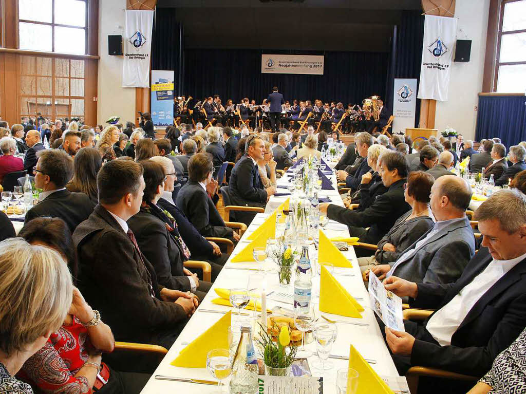 Persnlichkeiten aus Politik, Wirtschaft, Bildung, Kultur und Wissenschaft gaben sich ein Stelldichein im Bad Krozinger Kurhaus.