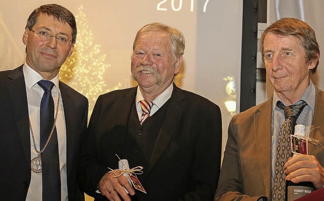 Brgermeister Bruno Metz (links) ehrte... Schwab (Mitte) und Gottfried Kernler.  | Foto: Sandra Decoux-Kone