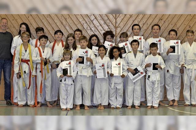 26 Karatekas kmpfen sich einen Rang hher