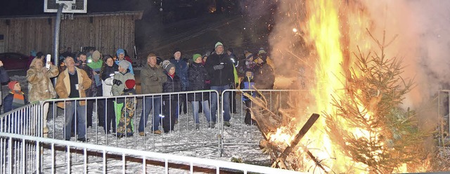 Hoch loderten die Flammen, als die ausgedienten Weihnachtsbume brannten.   | Foto: Ulrike Jger