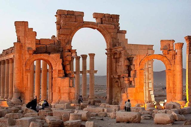 Ruinen der antiken Stadt Palmyra in der syrischen Wste nrdlich von Damaskus  | Foto: dpa