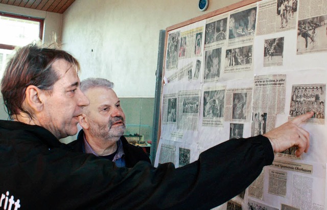 Das waren noch Zeiten, damals, in der ...gen an ruhmreiche Zeiten beim TuS aus.  | Foto: Werner Schnabl