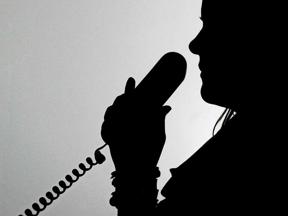 Ein Unbekannter hat am Telefon offenba...nende Einbruchobjekte auszubaldowern.   | Foto: dpa